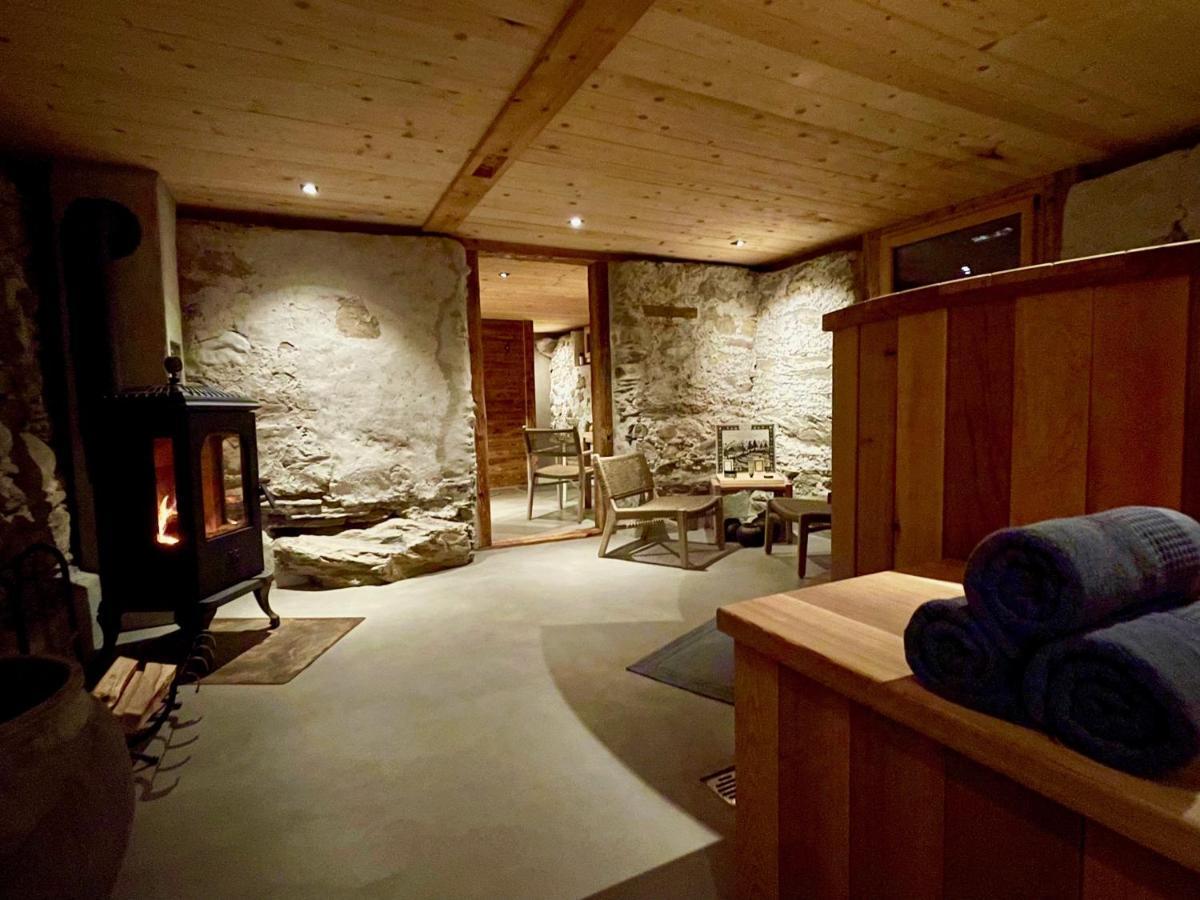 Alpen Charme - Chalet D'Hotes Et Spa Bed & Breakfast Gsteig Exterior photo