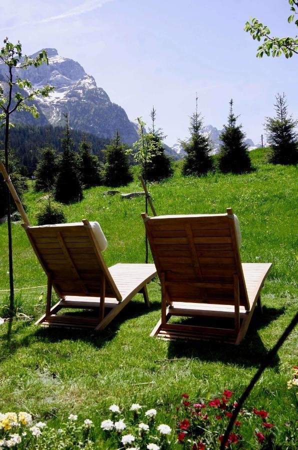 Alpen Charme - Chalet D'Hotes Et Spa Gsteig Exterior photo